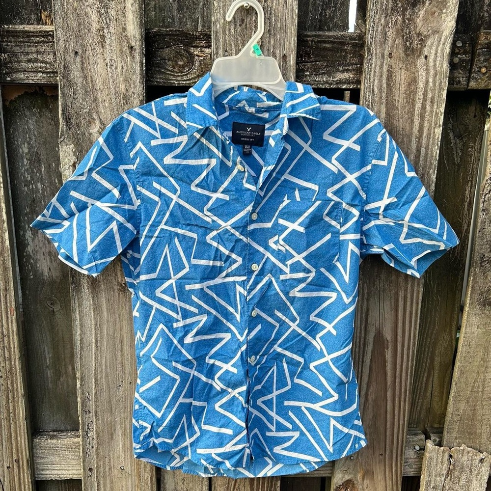 American Eagle Button up Short Sleeve Collar Shirt